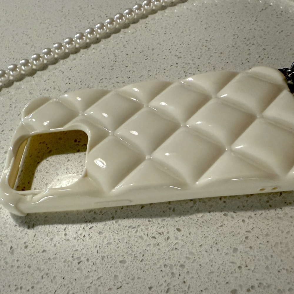 iPhone 14 Pro case with Pearl Hand Strap and Crossbody Strap - Picture 4 of 10